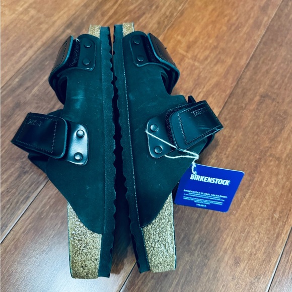 Birkenstock Uji Nubuck shine Leather straps adjustable slide sandals in black - Picture 5 of 16